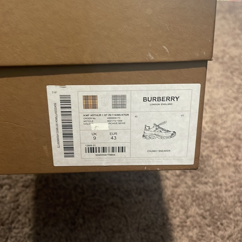 Burberry- Red/Archive beige - Picture 3 of 3